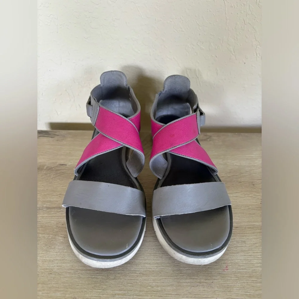 TSUBO leather strappy sandals - Picture 2 of 5